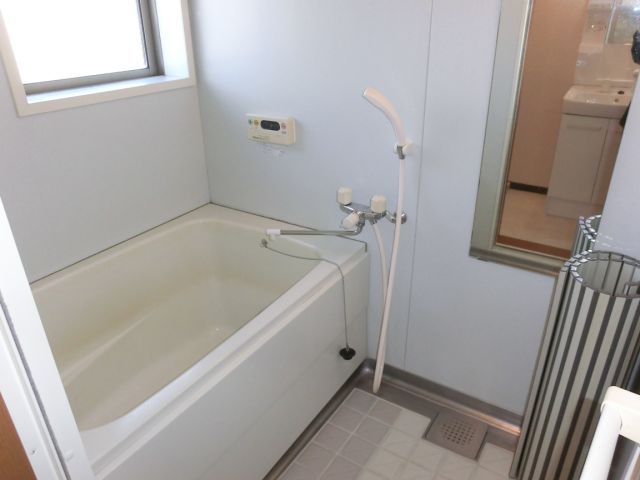 Bath. It is the bathroom of easy Reheating complete ventilation with small window!