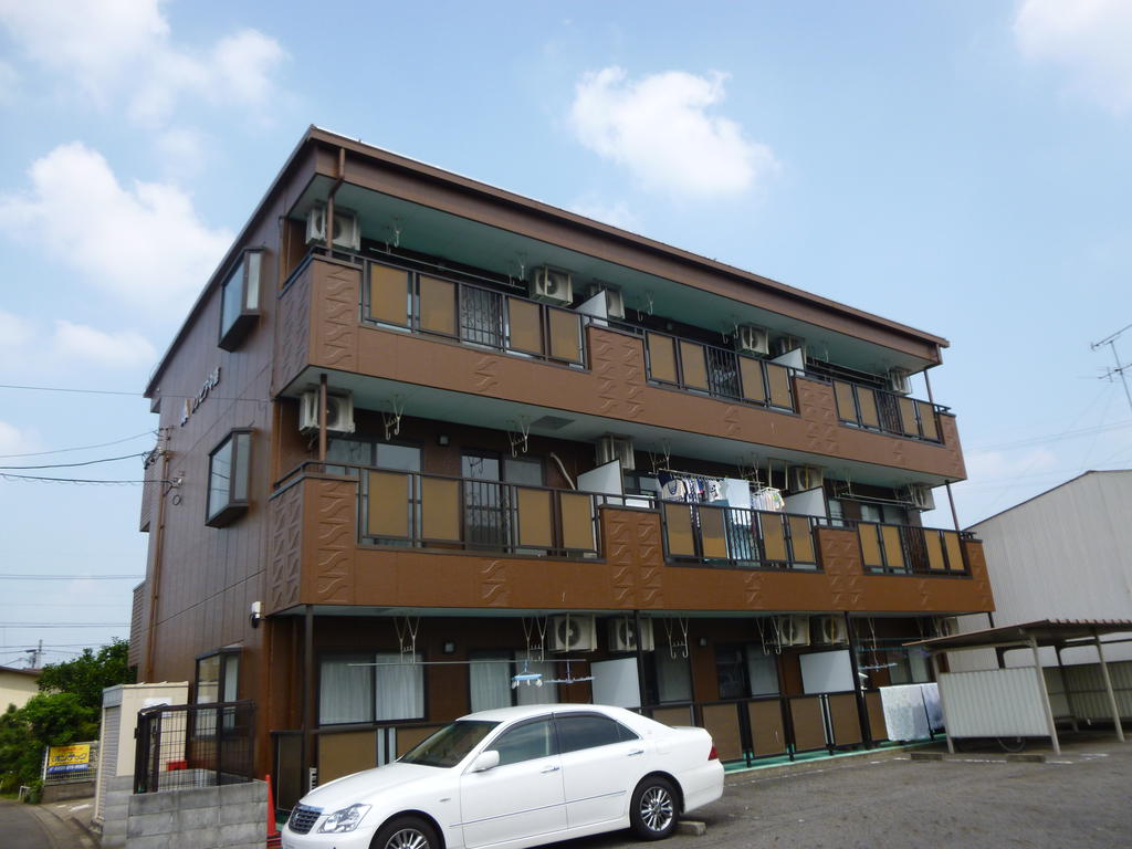 Building appearance. Is the third-storey apartment was firmly of the brown appearance