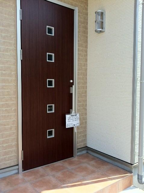 Entrance. Example of construction 