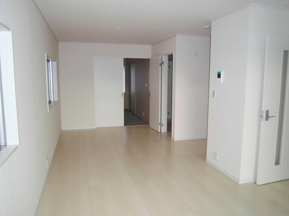 Living. Living: 2013 November shooting