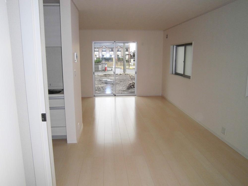 Living. Living: 2013 November shooting