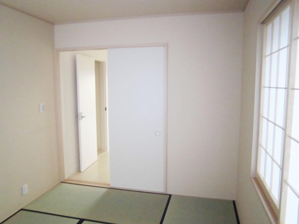 Non-living room. Japanese-style room: 2013 November shooting