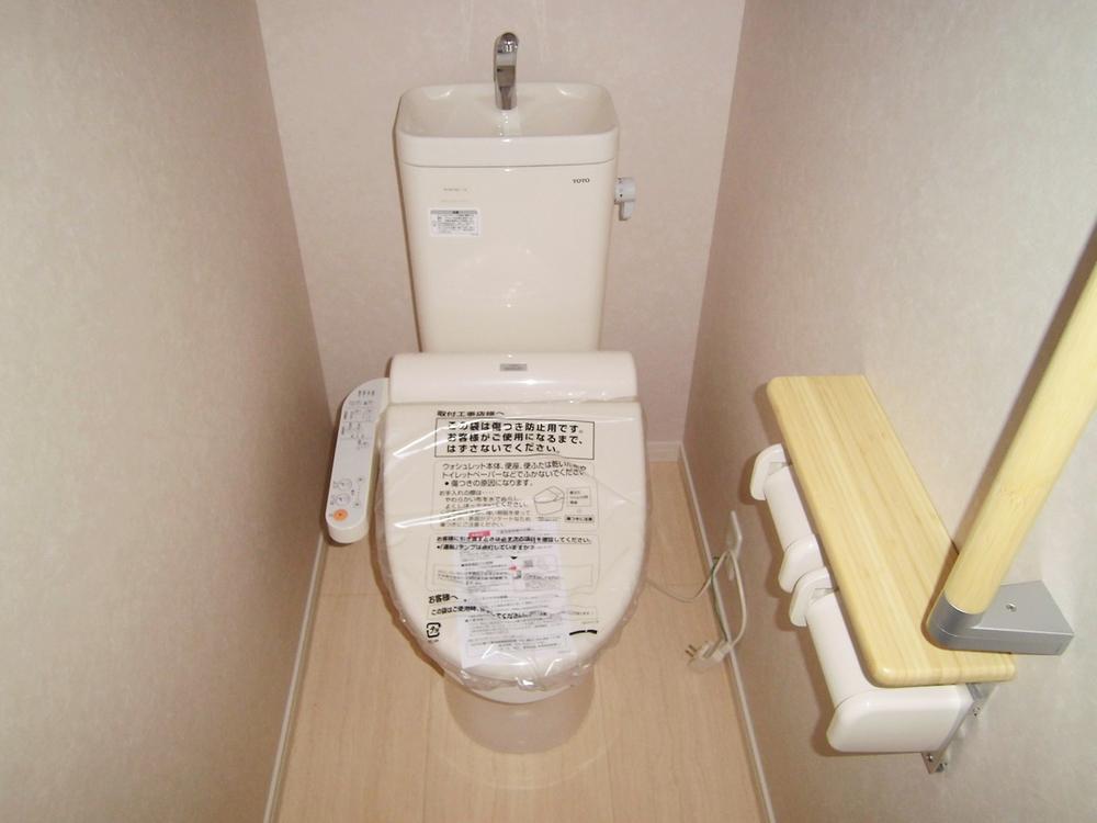 Toilet. Toilets: 2013 November shooting