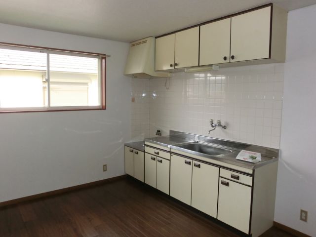 Kitchen. There is also a bright kitchen space, even the evening window