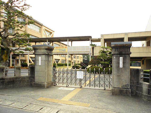 Primary school. 1650m to Minami Inuyama Elementary School
