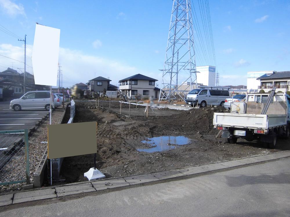 Local photos, including front road. Local: 2013 December 10, shooting