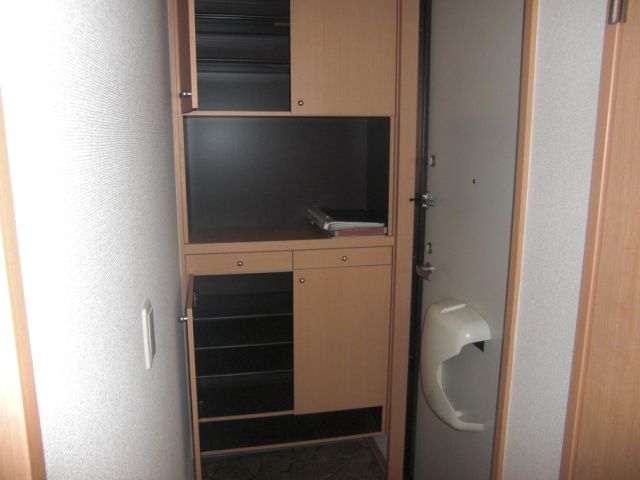 Toilet. Storage capacity of large capacity is proud of shoebox