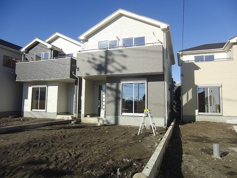 Local appearance photo. Local (11 May 2013) Shooting