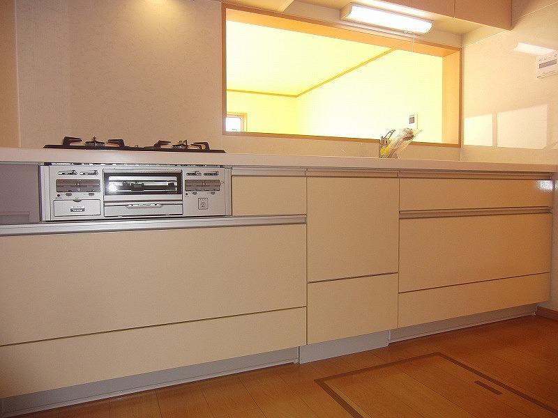 Kitchen. Local (11 May 2013) Shooting