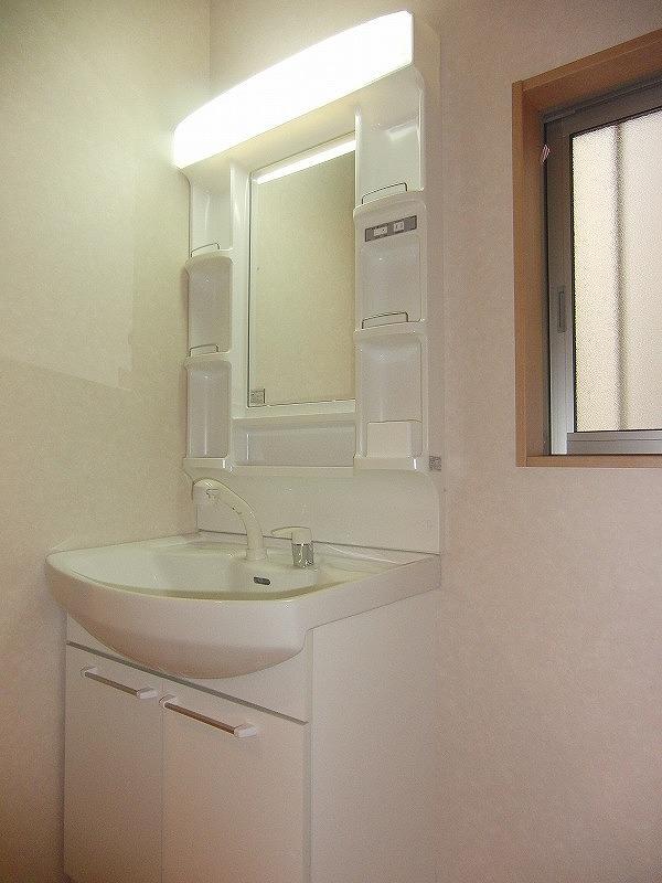 Wash basin, toilet. Local (11 May 2013) Shooting