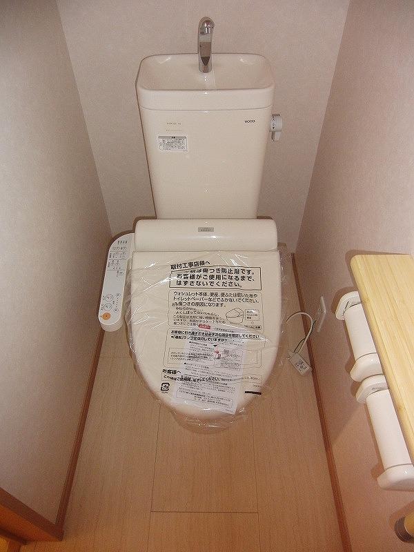 Toilet. Local (11 May 2013) Shooting