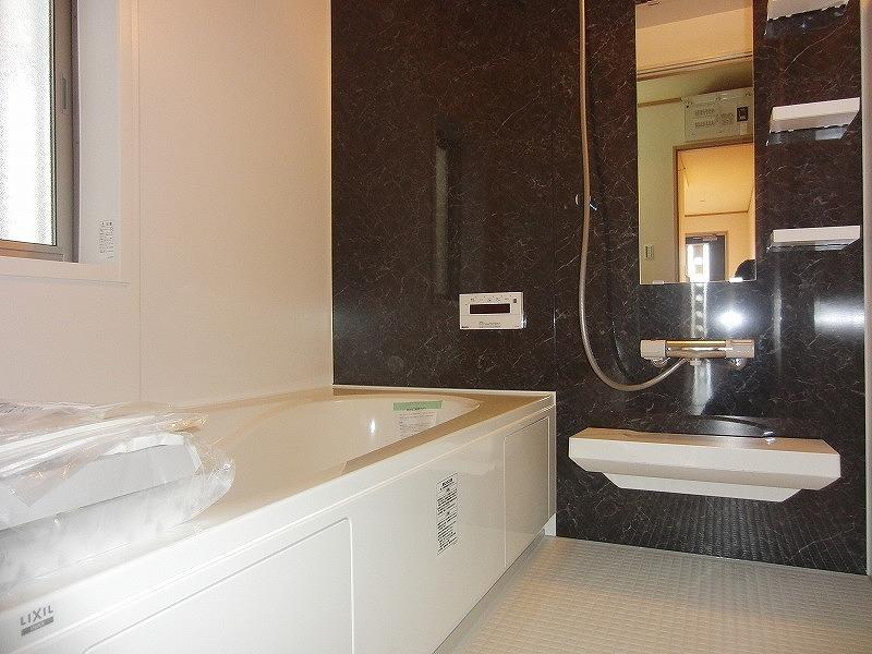 Bathroom. Local (11 May 2013) Shooting