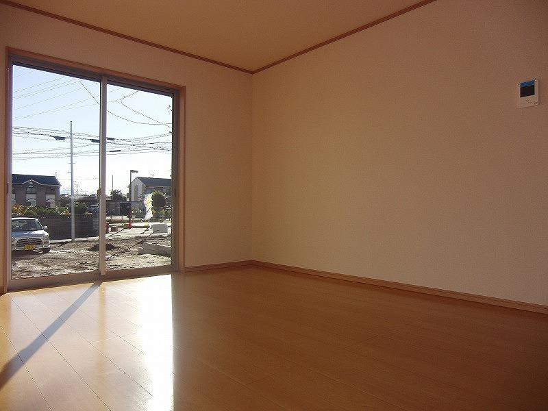 Living. Local (11 May 2013) Shooting