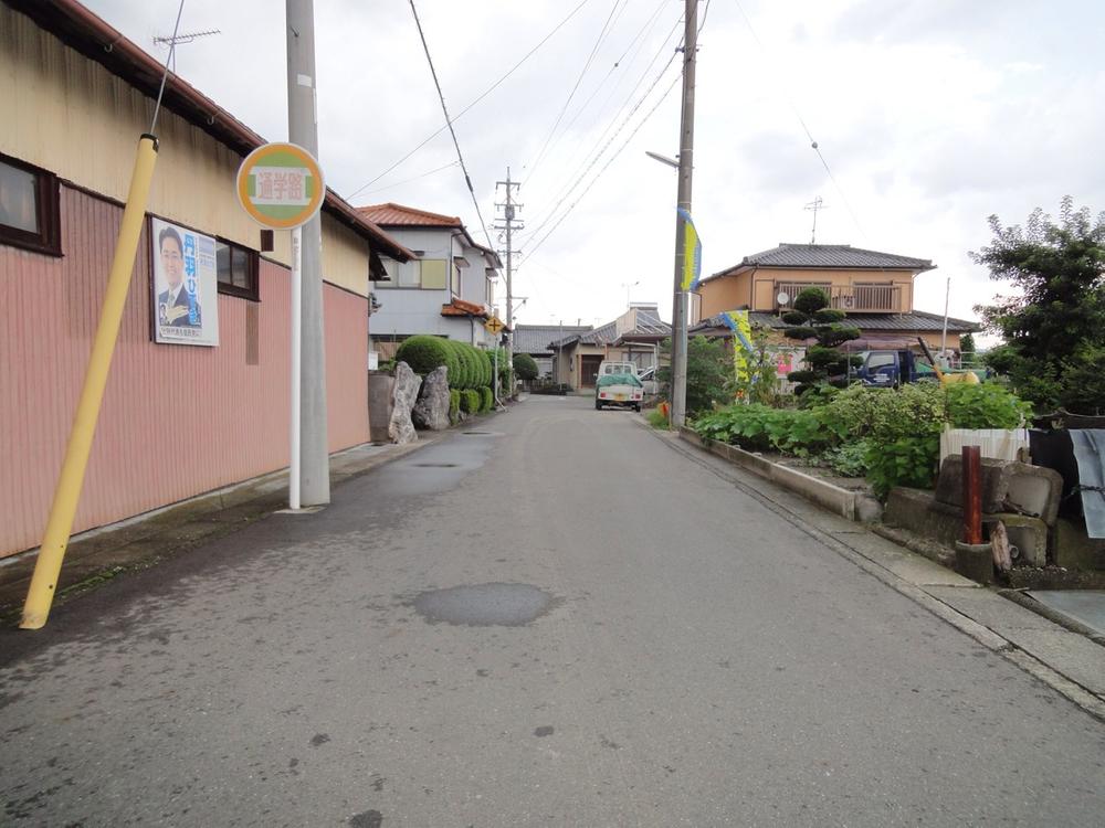 Local photos, including front road. Front road (2013.8.5 photography)