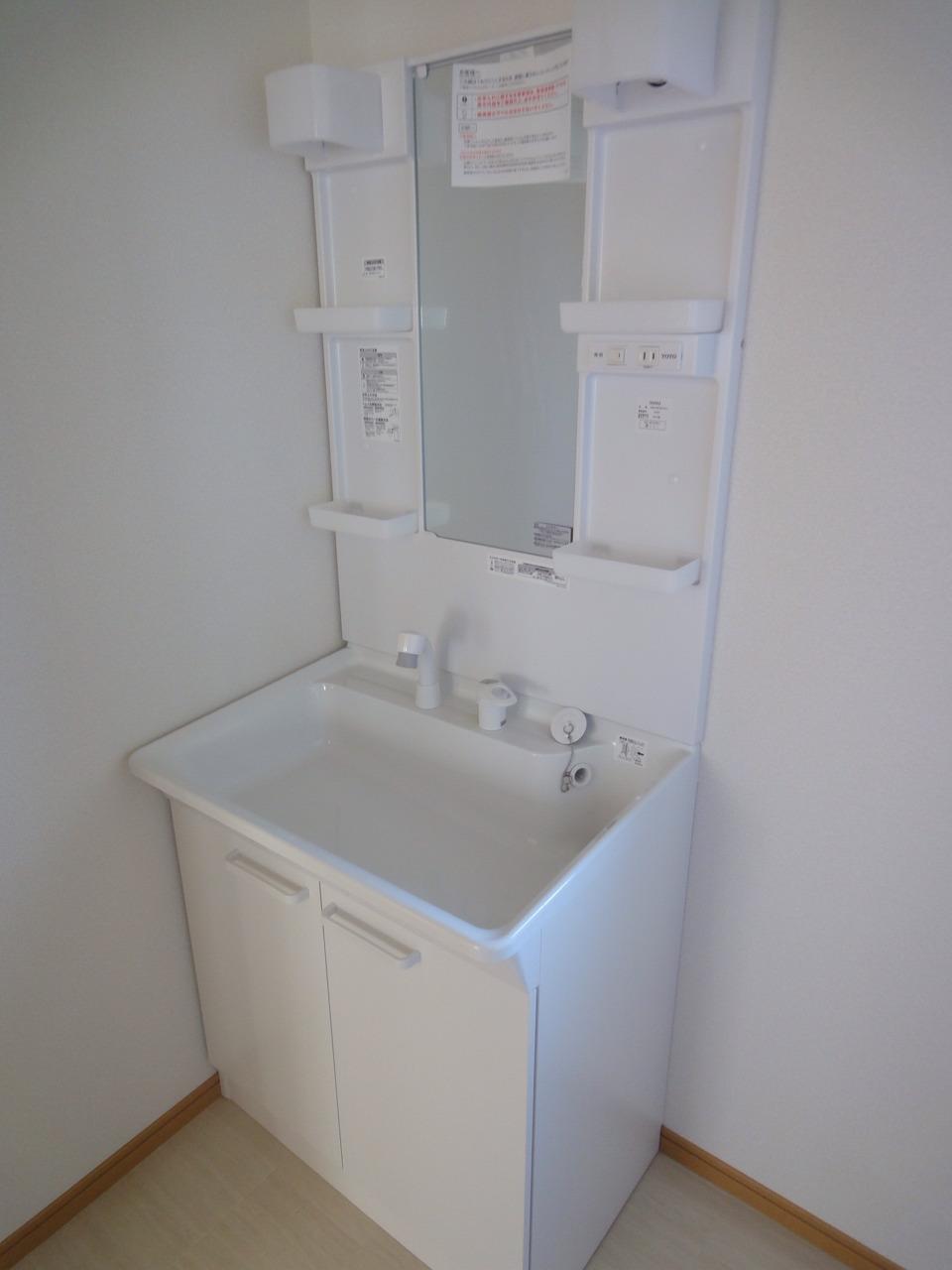 Wash basin, toilet. (2013.11.08 shooting)