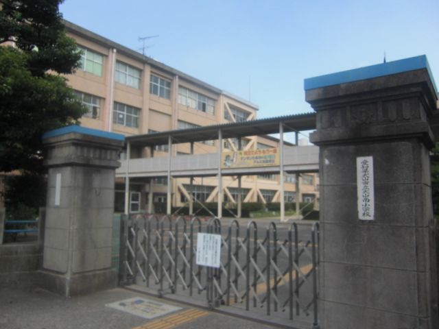 Primary school. 410m up to municipal Inuyama Minami Elementary School (Elementary School)