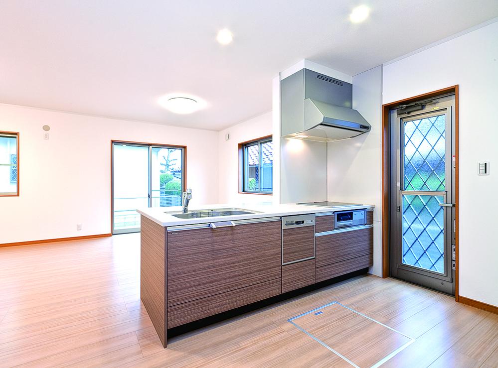 Kitchen. Local (August 2012) shooting LD from the kitchen