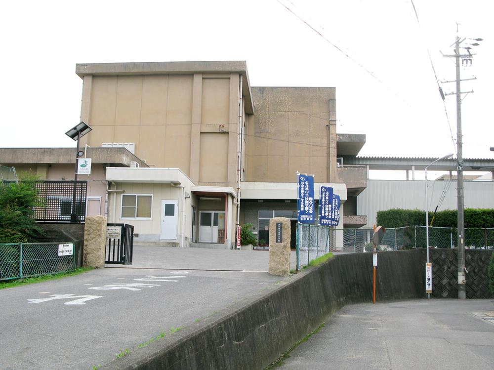 Primary school. If Kose the 340m overpass until Inuyama Municipal Gakuden Elementary School, On the south side