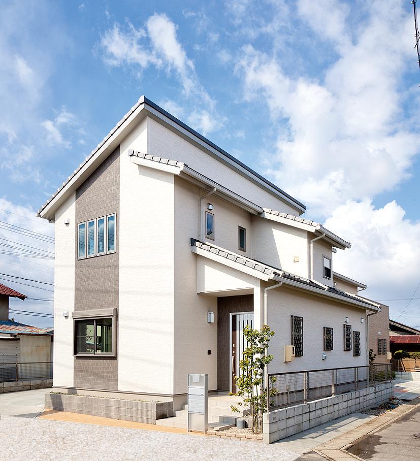 Local appearance photo. Local (August 2012) shooting C compartment