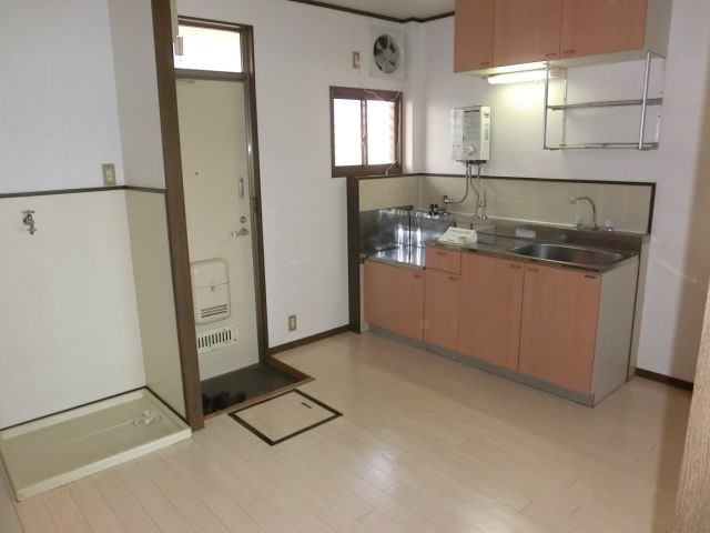 Living and room. Dining space and entrance and is indoor washing machine Storage