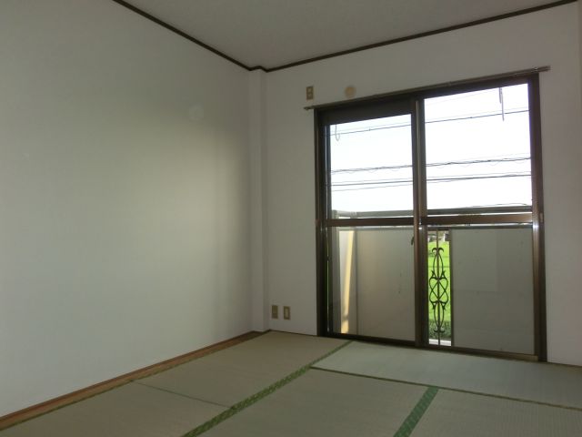 Living and room. Calm atmosphere and is the south-facing 6 quires of Japanese-style fascinated