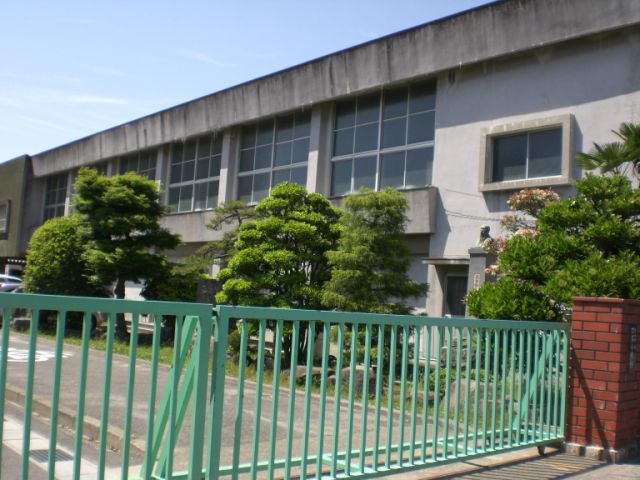 Primary school. Municipal Haguro to elementary school (elementary school) 500m