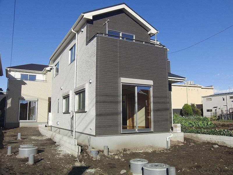 Local appearance photo. Local (11 May 2013) Shooting