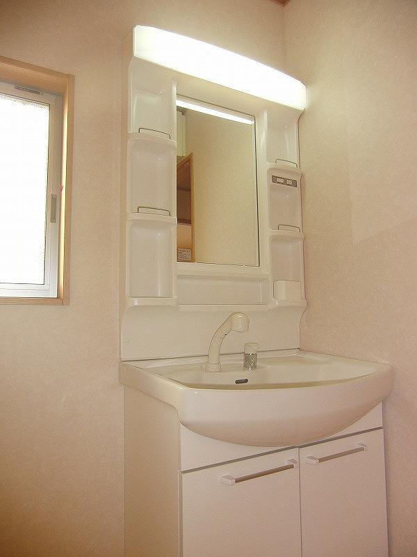 Wash basin, toilet. Local (11 May 2013) Shooting