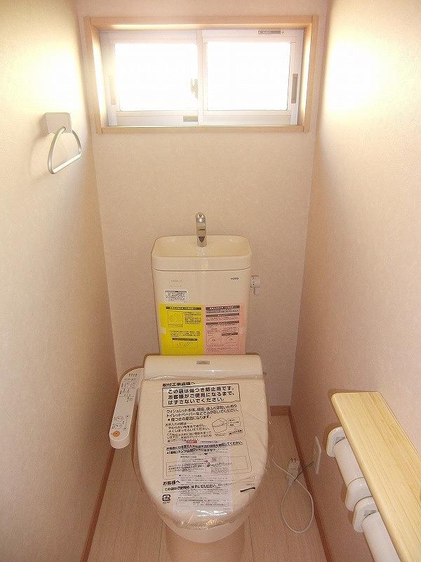 Toilet. Local (11 May 2013) Shooting