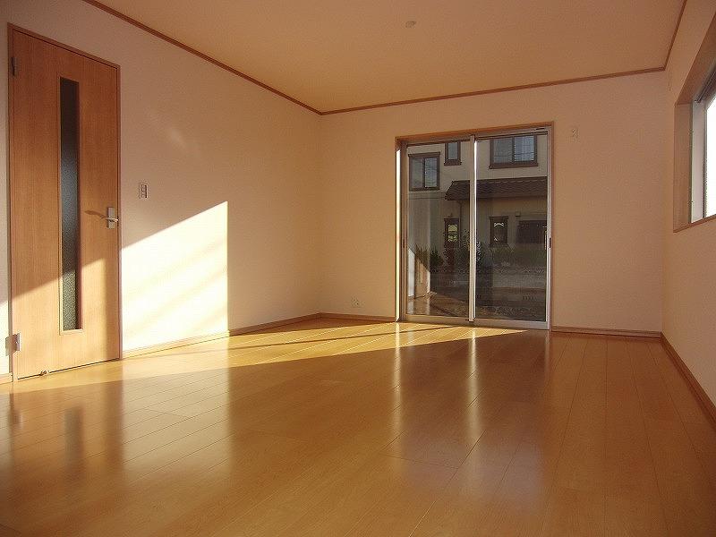 Living. Local (11 May 2013) Shooting