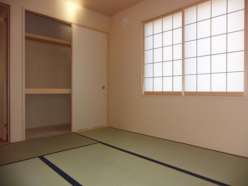 Non-living room. Local (11 May 2013) Shooting