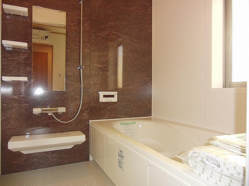 Bathroom. Local (11 May 2013) Shooting