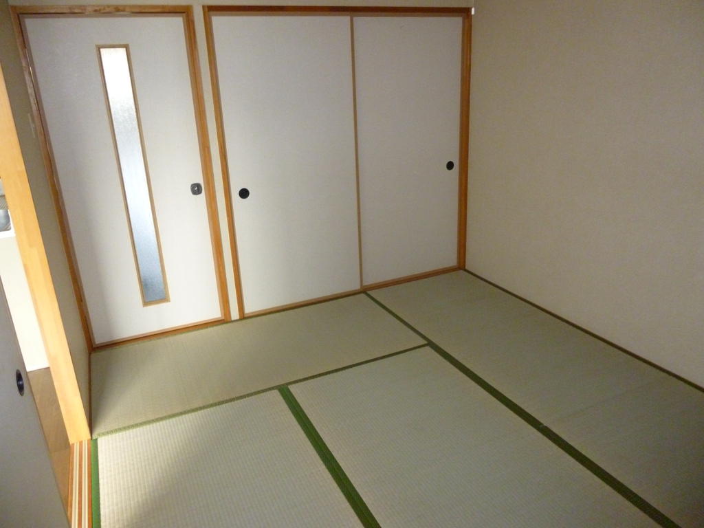 Living and room. It is laid-back thing is also good for calm in a Japanese-style room ☆