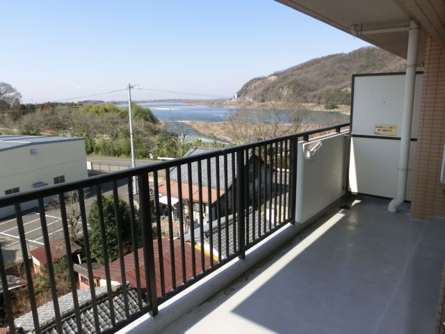 Balcony. You can also enjoy views of the Kiso River clear stream