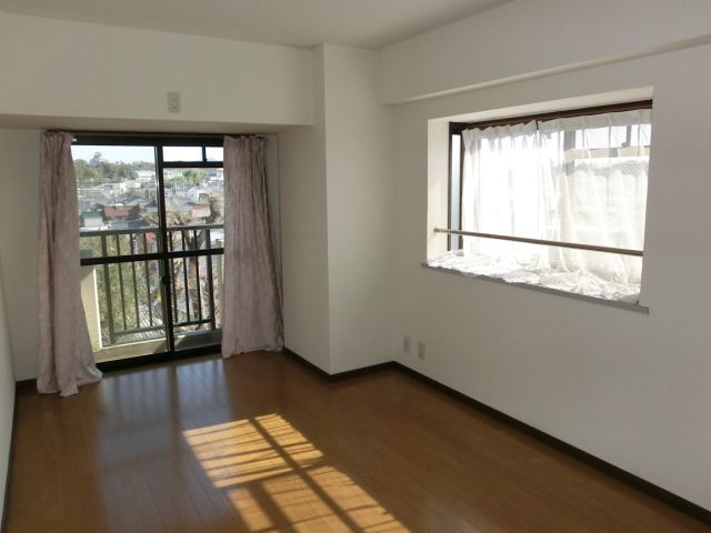 Living and room. From the north side of the Western-style is, Inuyama Castle, you can view