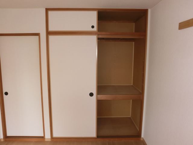 Receipt. Western-style room is housed in the. This also can be stored a lot in with upper closet!