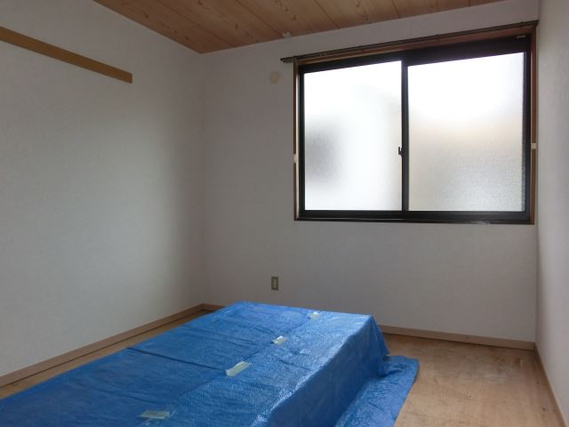 Living and room. I think you calm the Japanese-style room!
