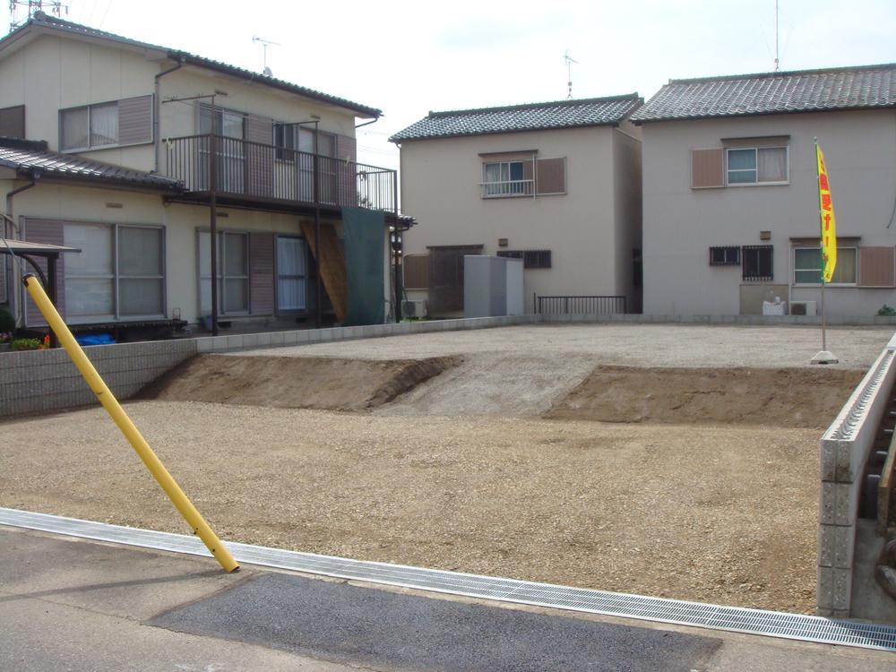 Local photos, including front road. C compartment photo