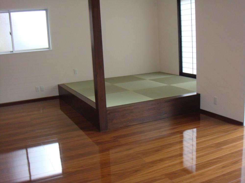 Same specifications photos (living). Tatami corner can be installed! 