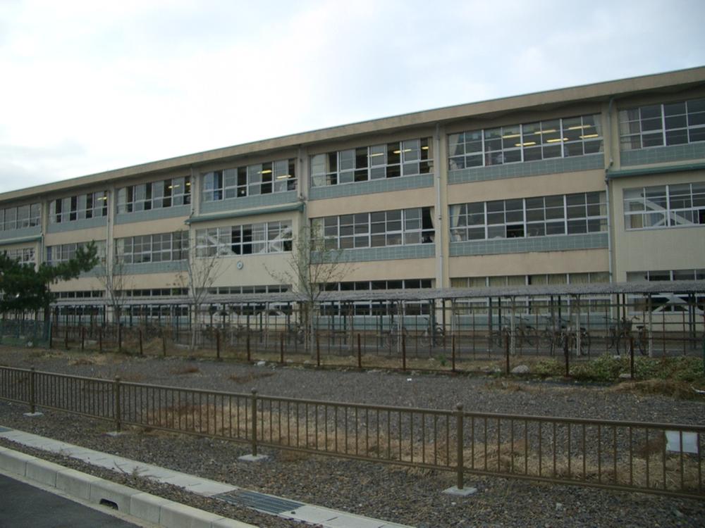 Junior high school. 880m until Inuyama Municipal Inuyama Junior High School