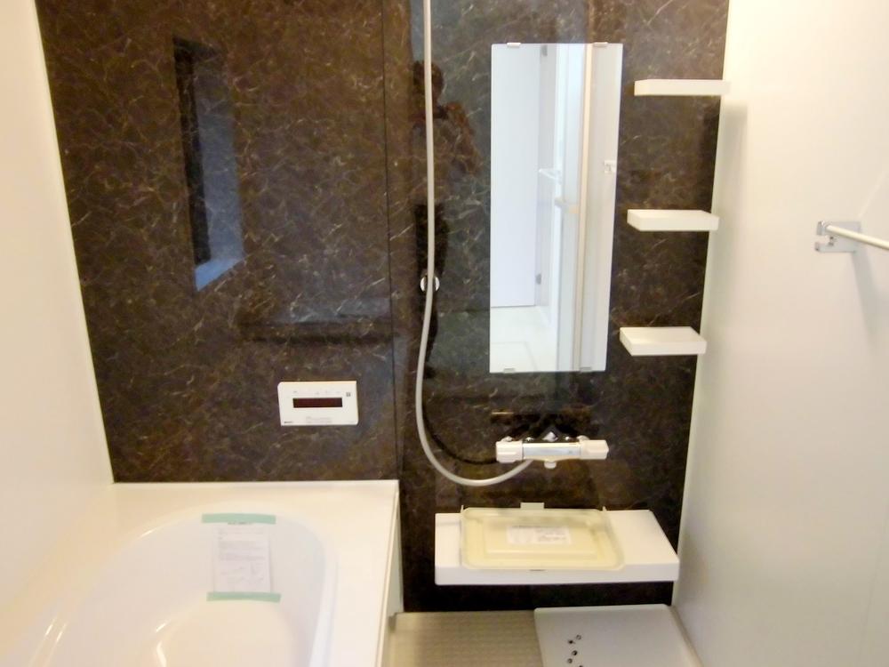 Bathroom. Unit bus (October 2013 shooting)