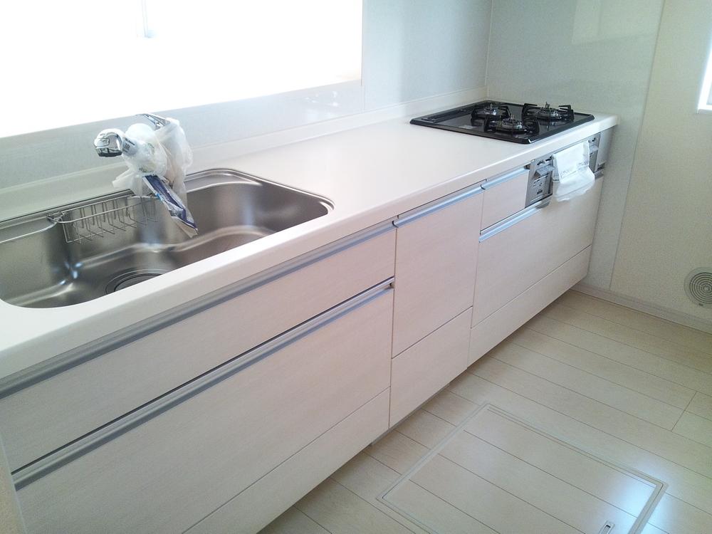 Kitchen. Building 2 Popular face-to-face kitchen