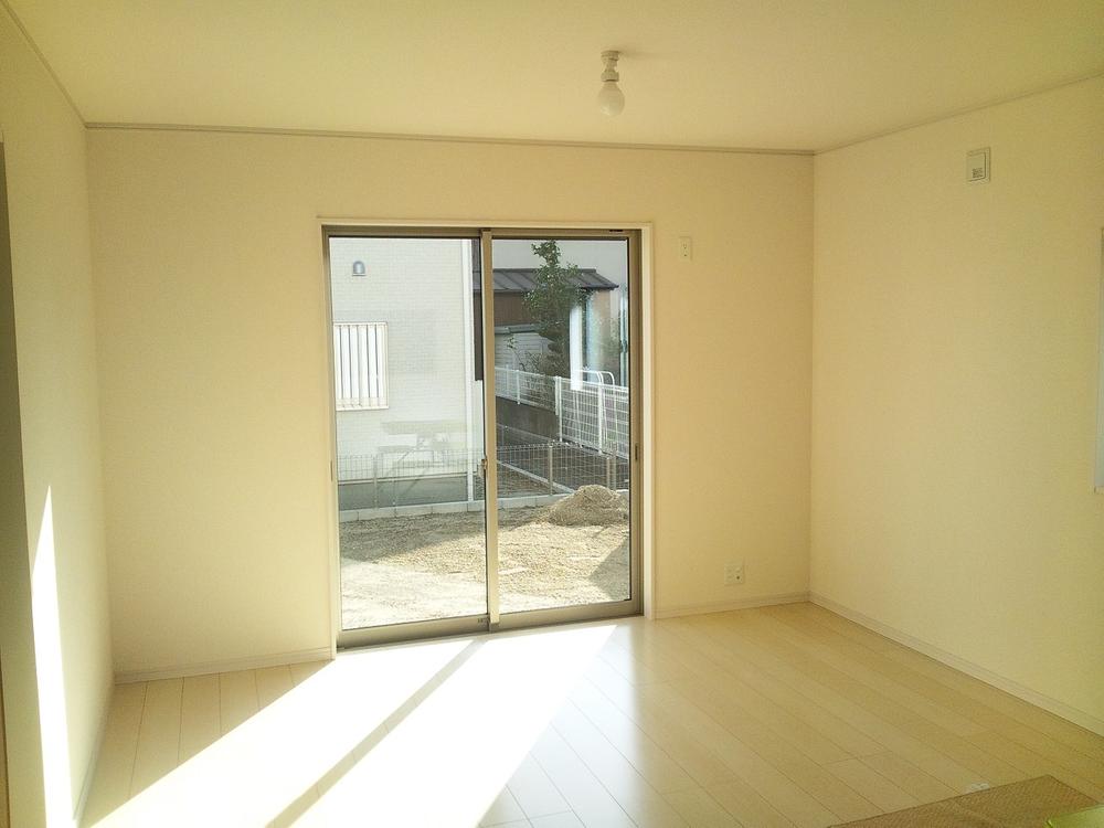 Living. Building 2 South-facing LDK