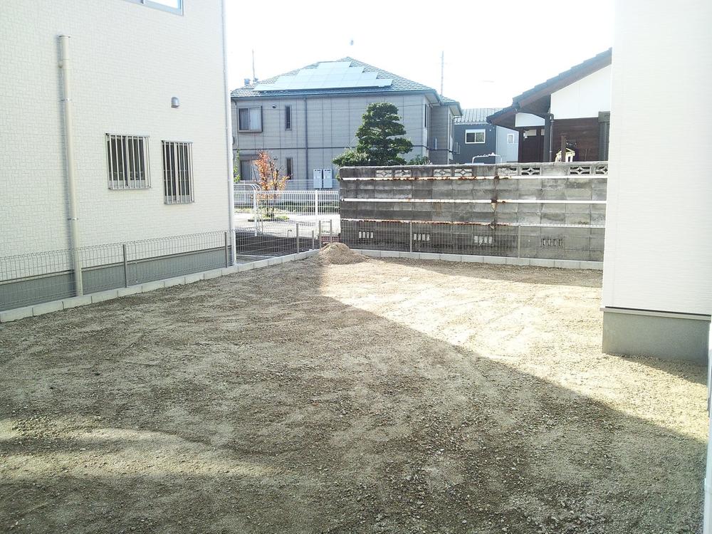 Garden. Building 2 Spacious garden