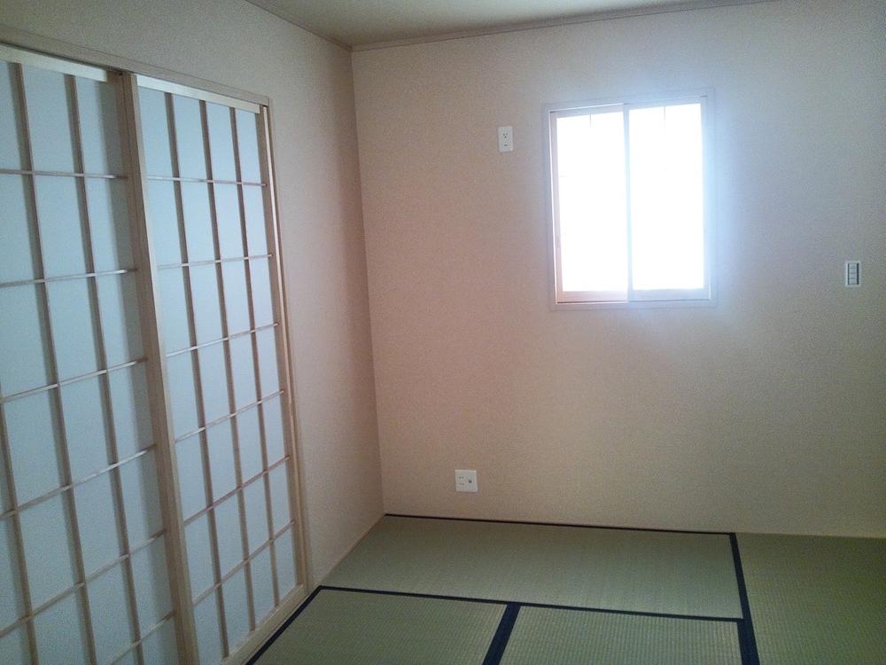 Non-living room. Building 3 LDK adjacent of the Japanese-style room 6 quires