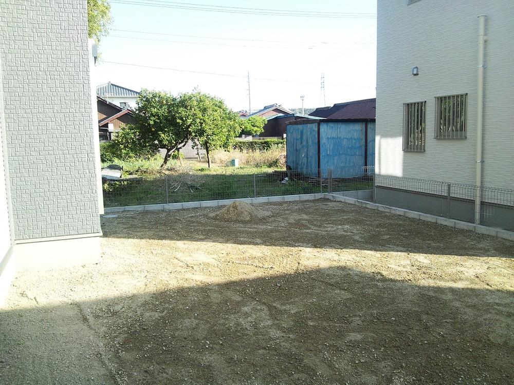 Garden. Building 3 Spacious garden