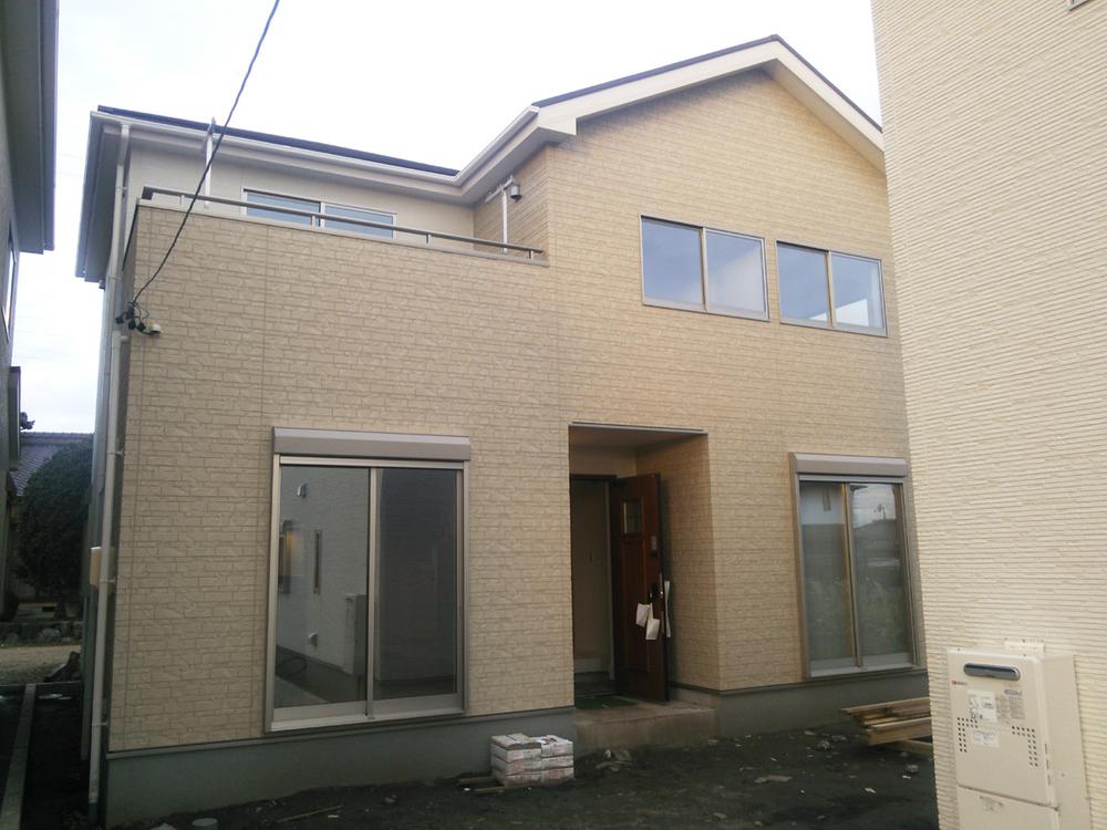 Local appearance photo. 4 Building Appearance: November 12, 2013 shooting