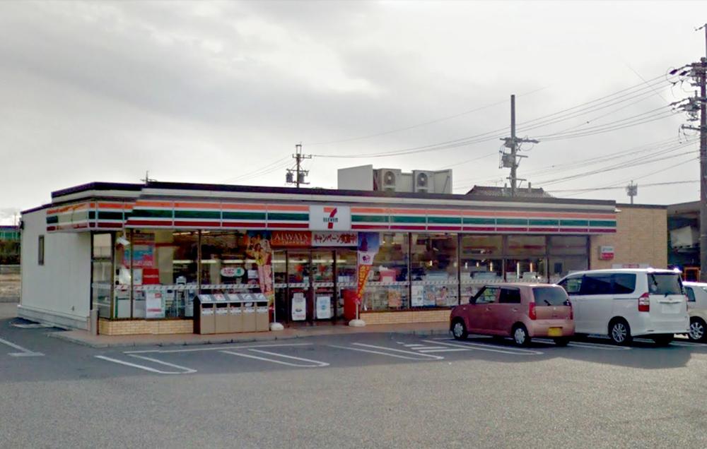 Convenience store. 1075m until the Seven-Eleven Inuyama Gakuden Yamanohana shop