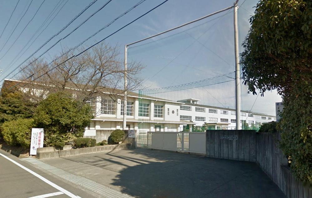 Junior high school. 2086m to Inuyama City Southern Junior High School