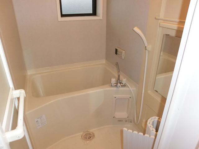 Bath. It is the bathroom of the small window & Reheating function rooms!